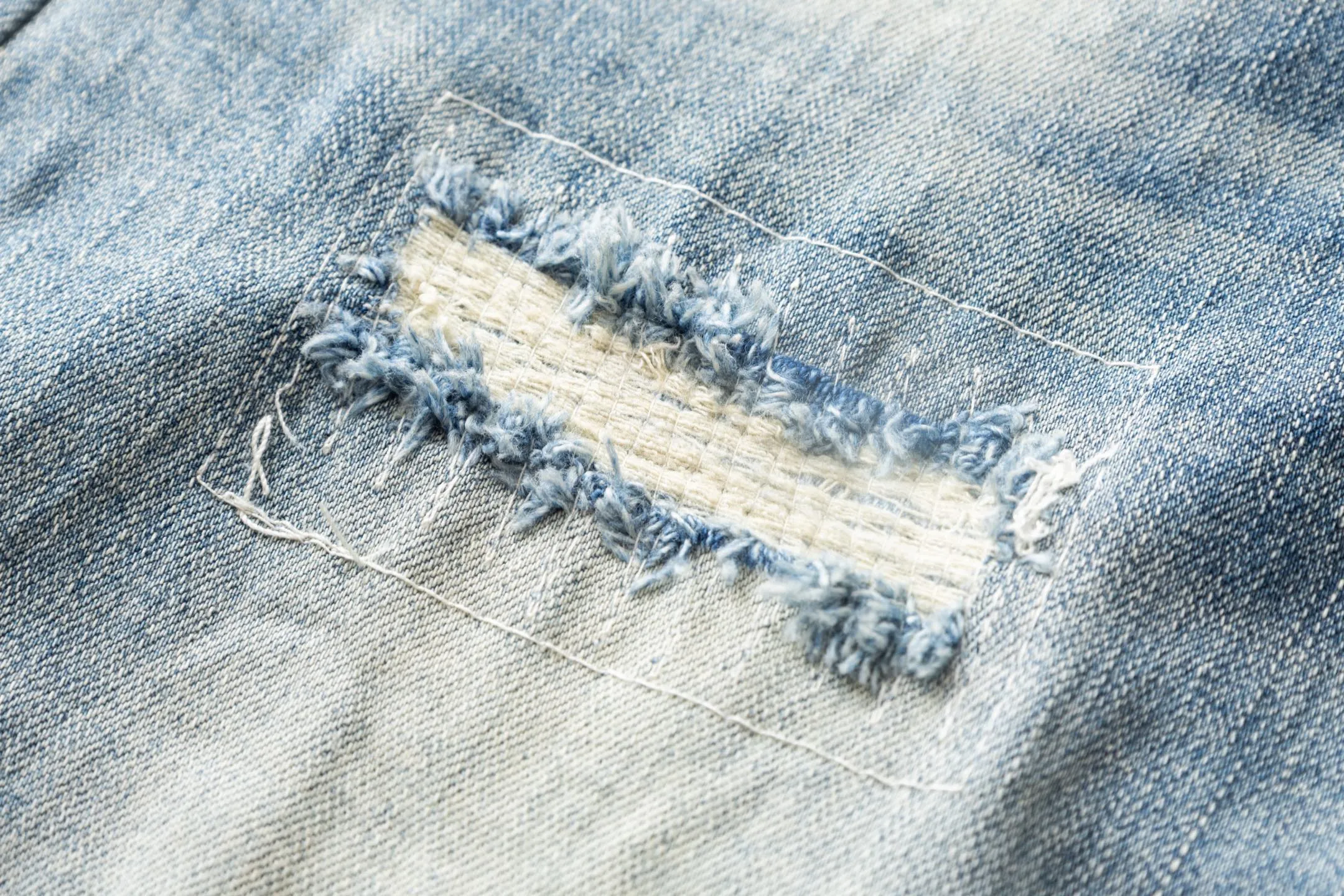 145 PURPLE BRAND 26New Arrival washed distressed patch embroidered seam jeans, truly restores the ultimate Vintage texture, three-dimensional version, loose and comfortable, not picky about the figure, taller and slimmer, factory precision, original factory quality control, same style for men and women, can be matched with couples, Versatile recommended, must-have jeans for all seasons, fashionable people have been disappointed. From the quality selection of fabrics, the tailoring of details, and the matching of patterns, they are all impeccable! The upper body is so handsome when worn...it can be easily worn by men, women and children! The craftsmanship is made of heavy-duty washed pure cotton denim fabric. After washing, it is soft and thick. It is very stylish when worn on the body. Color: Blue Style number: # Size: 28 30 32 34 36
